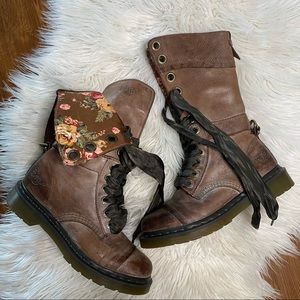 Dr Martens | Triumph 1914 Brown Floral Combat Boot